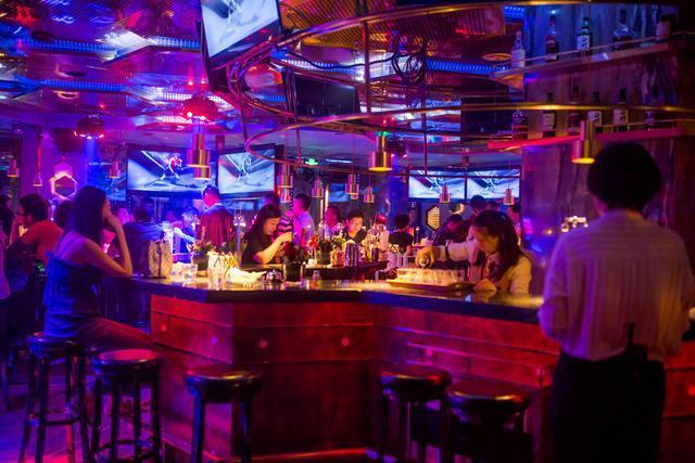 one&nighta 2.0武汉天地旗舰店,让音乐做主的夜生活醉有味!