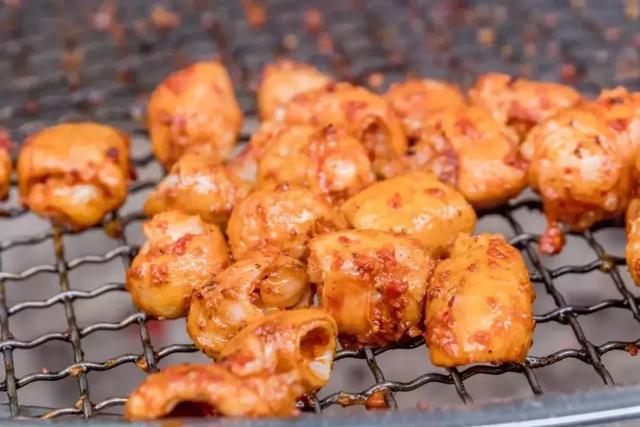 烤得刚好的小肠吃起来特别脆,一口下去感觉它似乎还在嘴里蹦跳!