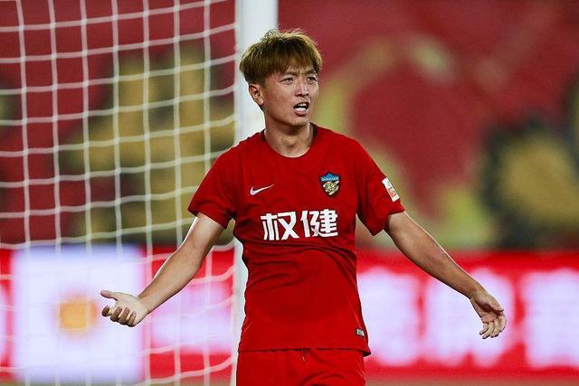 门前2米射失必进球,赛后又遭崔康熙暗批