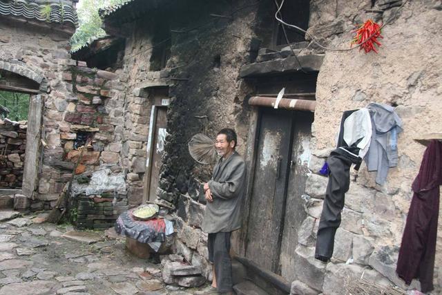 农村贫穷的原因是因为懒农民勤劳致贫懒人等救济