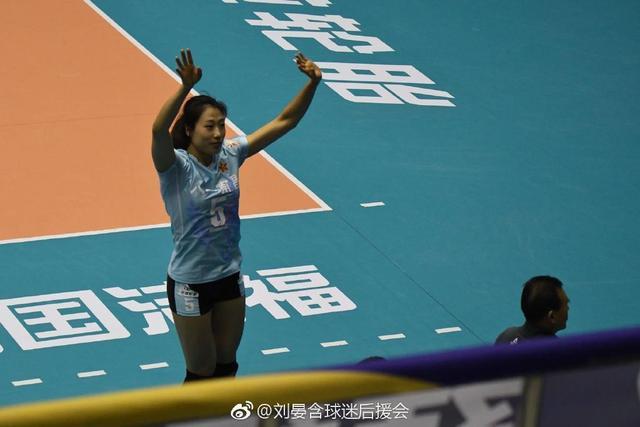 其中,刘晏含34次扣球得到了16分,成功率为47%,其中大部分都是调整攻.