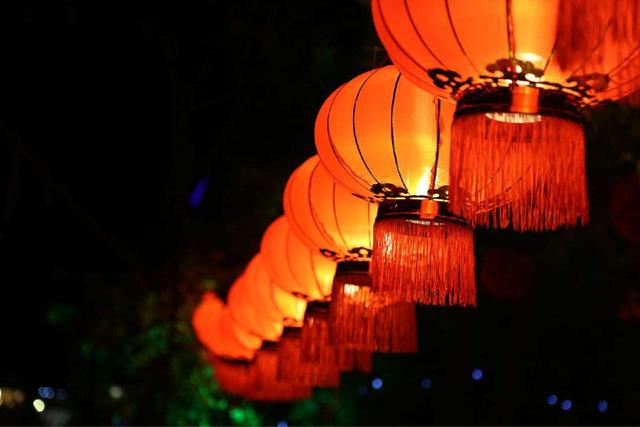 元宵节至万灯明十首古诗词中的上元佳节赏灯时