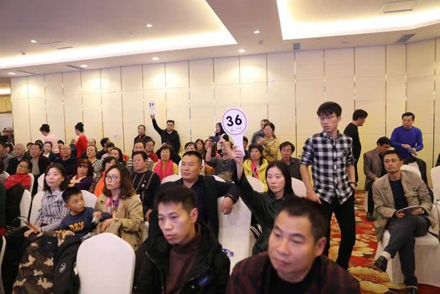 单幅拍出880万 著名旅美画家邹蓝天作品专场拍卖震惊河南