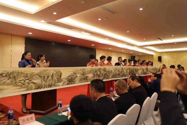 单幅拍出880万 著名旅美画家邹蓝天作品专场拍卖震惊河南