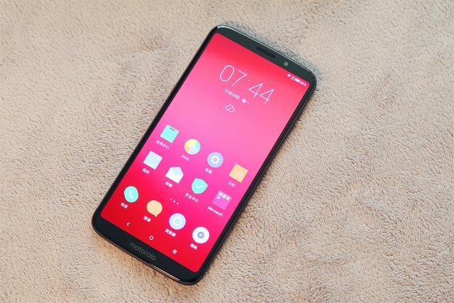 motorolaz3体验全面屏侧边指纹后置双摄不止模块化