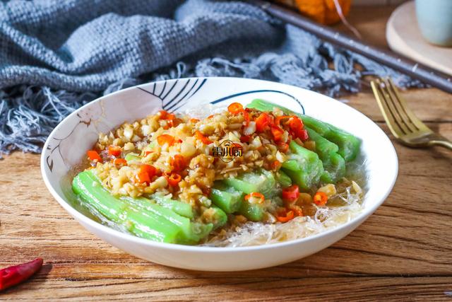 这个菜真不错,只要蒸一蒸,6分钟就上桌,女人都爱吃!