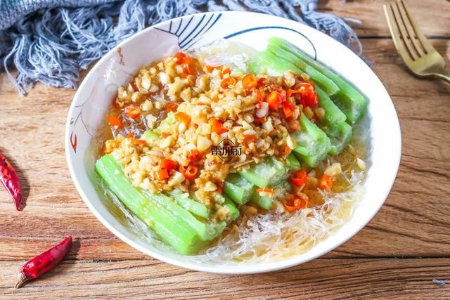 这个菜真不错,只要蒸一蒸,6分钟就上桌,女人都爱吃!