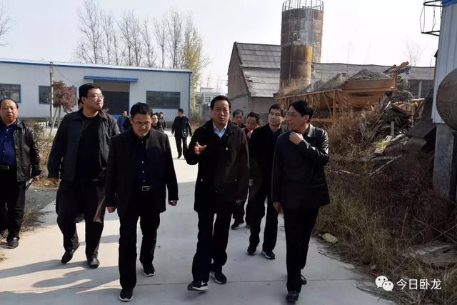 南阳卧龙区委书记高贤信到蒲山镇调研环境整治工作