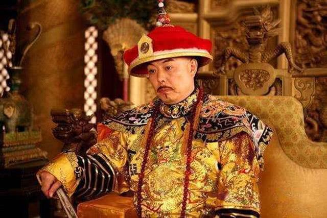乾隆为什么要主动提前退位?他真舍得把权力交给嘉庆吗?