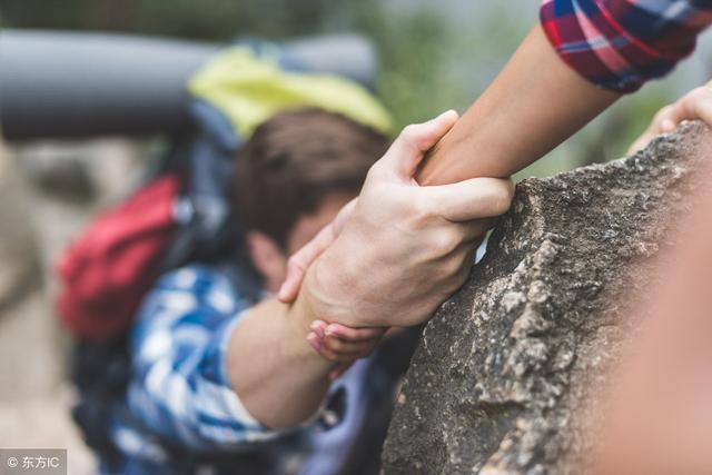 "请人帮忙"建议不要说 "can you help me",别人很容易翻脸