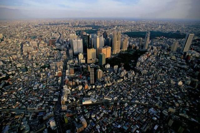 亚洲一座摊大饼式的城市,城区面积超过北京上海,你知道是哪吗