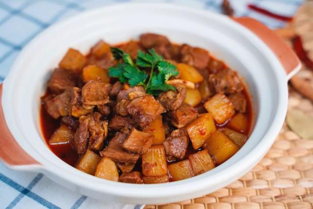 给冬至加个硬菜!红烧羊肉炖萝卜,温补驱寒,肉嫩香软,不腥膻!