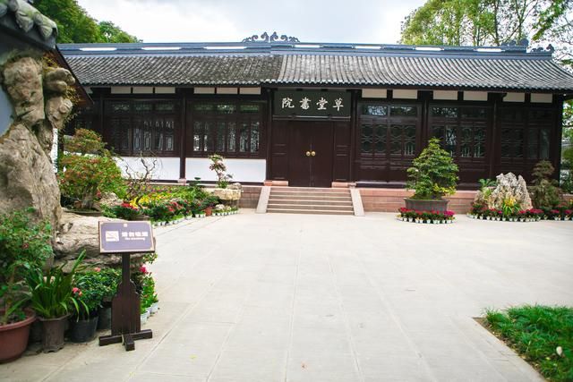 实拍成都杜甫故居,简陋茅屋却成气派园林,气势庞大