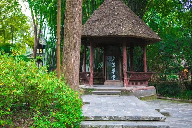 实拍成都杜甫故居,简陋茅屋却成气派园林,气势庞大