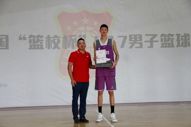 李楠儿子李禄瞳又长高了!16岁仅比姚明矮7公分,国籍让球迷欣慰