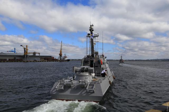 继续造小型装甲快艇11月25日,乌克兰海军派出2艘毒蛇-m级巡逻船和一艘