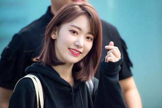 最后是我们的小樱花了,最近风格也是大变,韩风气息迎面扑来!