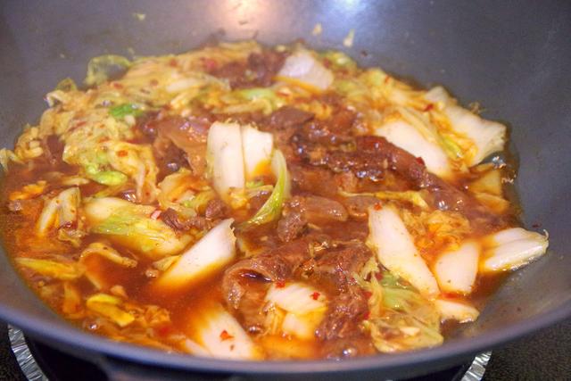 大白菜加上牛肉这样做超好吃炖上一锅香极了给红烧肉都不换