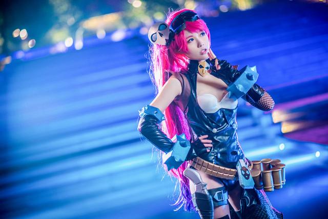 美女cos孙尚香俏皮可爱惹人怜爱