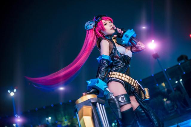 美女cos孙尚香俏皮可爱惹人怜爱