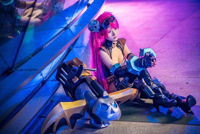 美女cos孙尚香俏皮可爱惹人怜爱