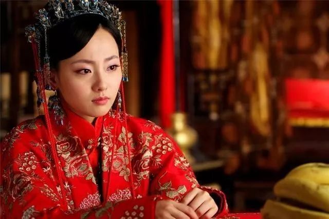 吴素素那么喜欢岳飞, 岳飞就是不敢娶她,说是已经有了一个李孝娥了