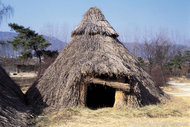 经典上联茅屋三间坐由我卧由我下联别让媳妇知道