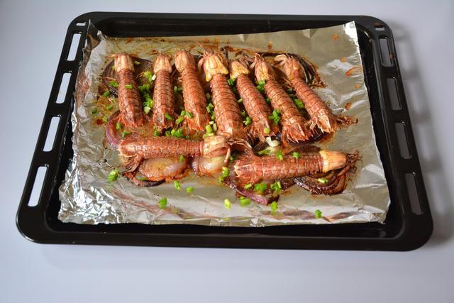 皮皮虾不用油炸不用水煮,烤一烤就很好吃