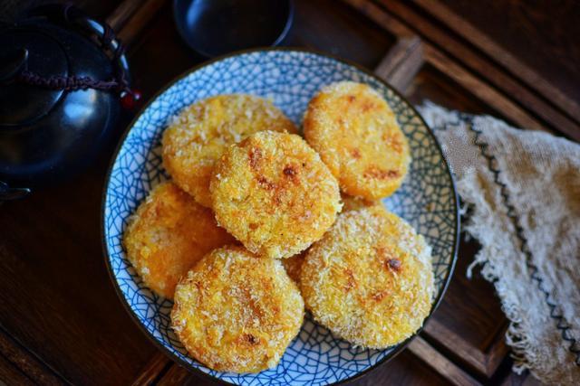 早餐来一份这样又香甜又软糯的红薯糯米饼,简直是太幸福了