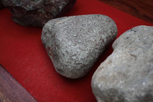 小伙云南购一石头,上节目称价值4个亿,专家:说少了