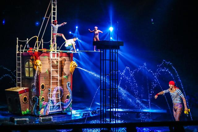 令人震撼全球首创实景式马戏舞台