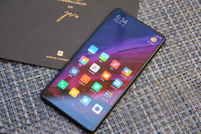 2018年小米发布了15款新机,最终在全球范围贡