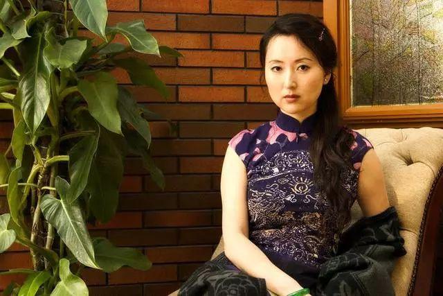 陈晓旭气质有多好,穿旗袍美得惊艳了时光,世上再无林黛玉!