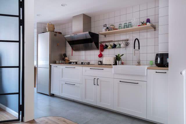 厨房吊柜怎么做?才能高低合适,不碰头不鸡肋