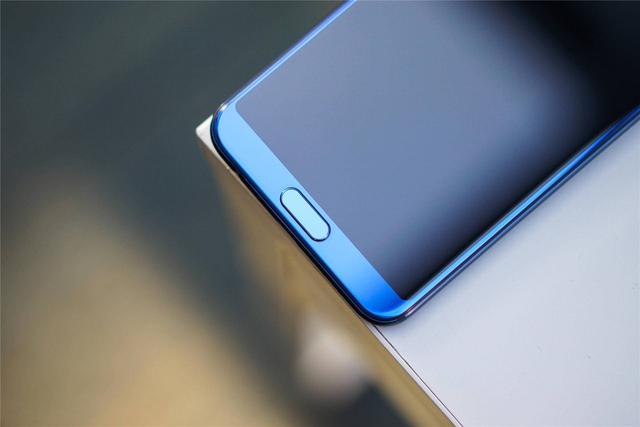 公司的一款新旗舰荣耀v20就是一个代表,其不仅仅采用了极点全面屏外观