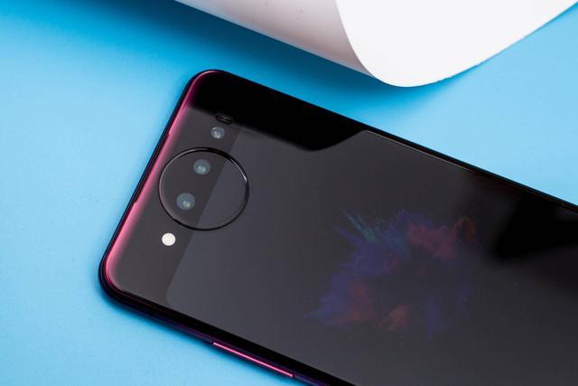 双个屏幕多种玩法:vivo nex双屏版,探见更多全面屏可能!__财经头条