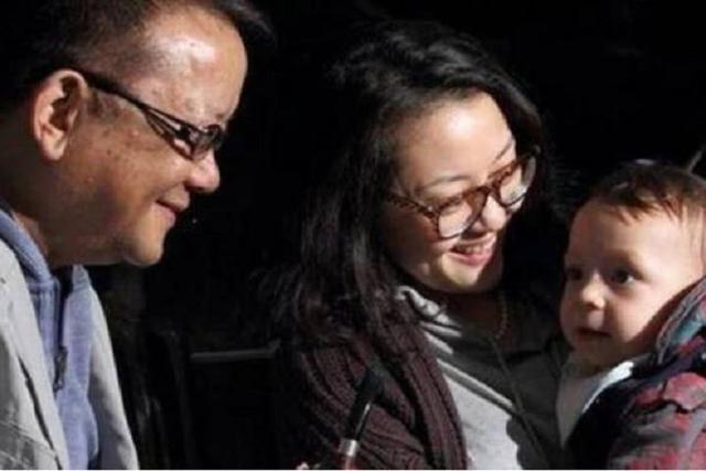 71岁王刚近况,三婚小20岁老婆曝光,怪不得张国立都骂他