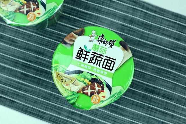 泡面也好看其实更好吃康师傅蘑菇鲜蔬面试吃体验