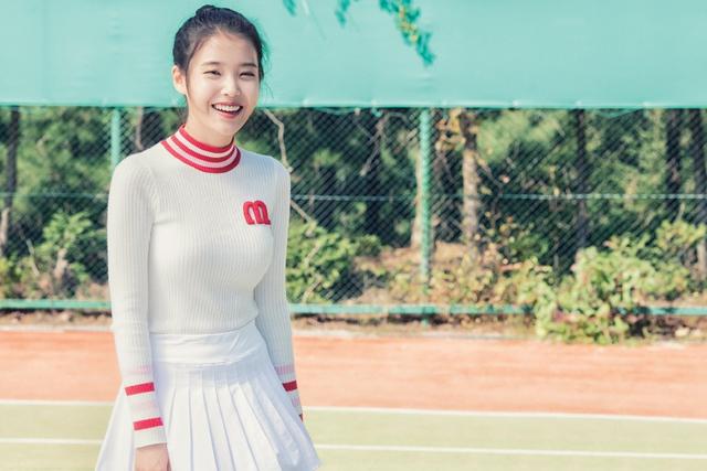 iu都26岁了可穿毛衣百褶裙直接嫩成初中生初恋脸真美