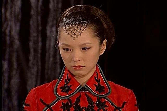 真正让内地观众知道的她的就是《绝世双骄》在这部剧里,天心饰演双双