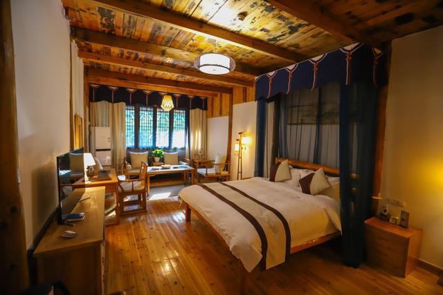 湖南小众秘景地,花瑶风情的民宿,云雾缭绕高山泳池|瑶族|花瑶|瑶寨