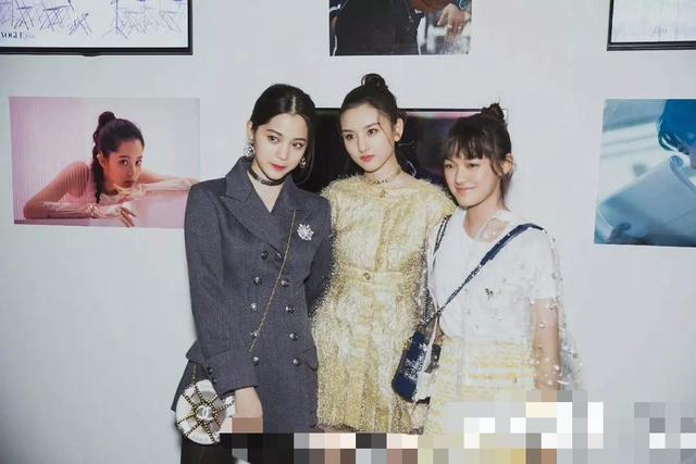 00后小花身高如何?邓恩熙14岁一米六五,张子枫比她矮了一个头