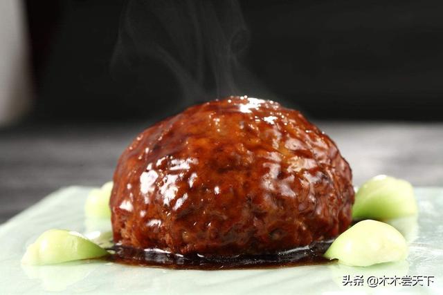 扬州名菜狮子头一盘一个又大又圆清炖红烧尽享特色美味