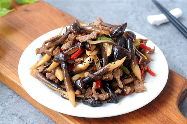 30岁后,别再鱼肉蛋奶,不如一小碟它,降糖又健骨,身体年轻态|鸡枞菌