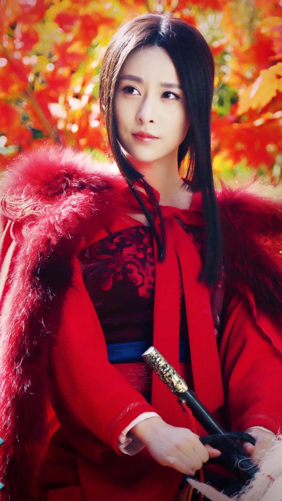 曾经女神的她突然改名字,网友感叹改不改都不