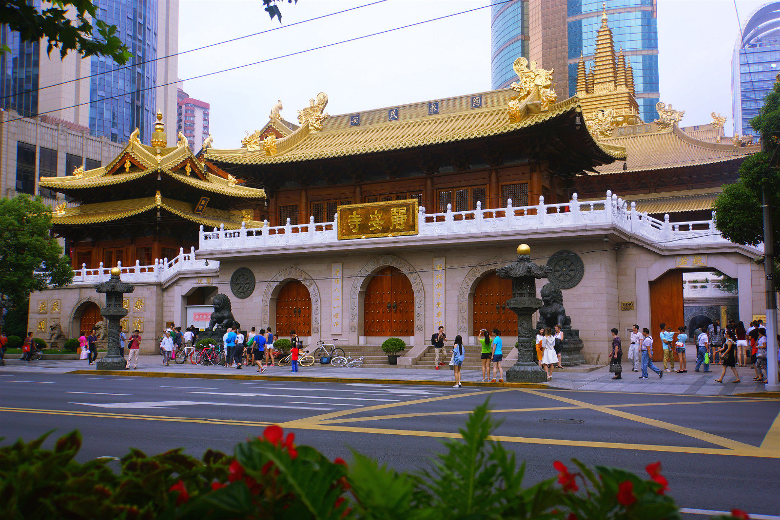 一个在上海一个在成都,你去过吗|寺庙|静安寺|大慈寺_新浪新闻
