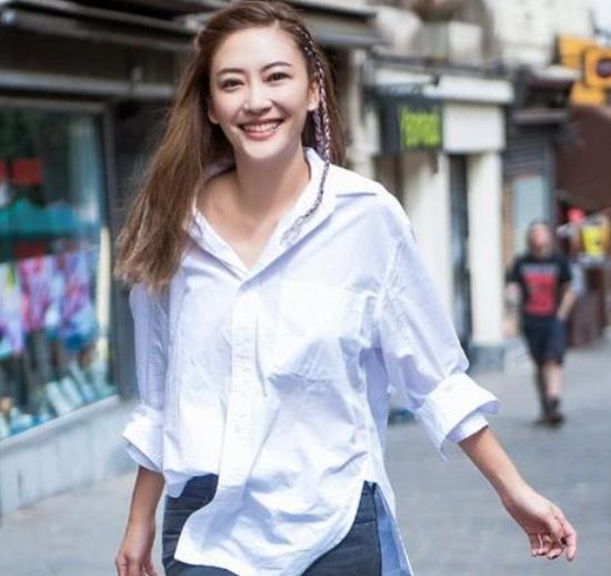 《妻子的浪漫旅行》应采儿新发型,减龄十几岁,陈小春看后秒害羞