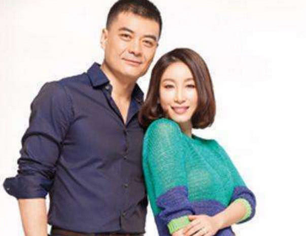 和前妻相爱12年离婚,现任是小7岁漂亮演员,如今47岁成赢家|王新军