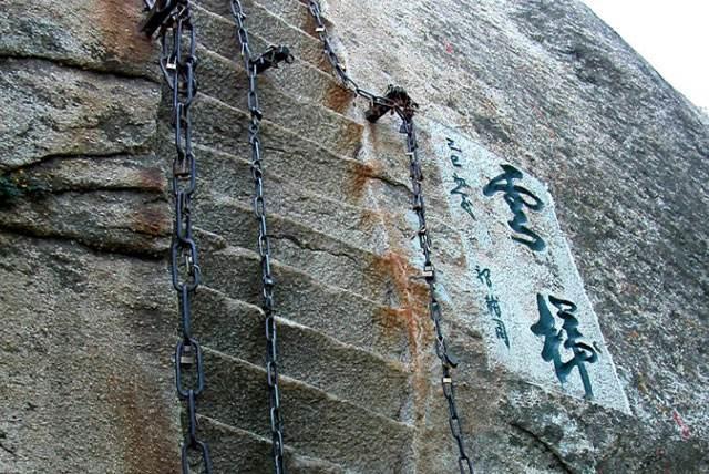 许多人对华山的印象仍然停留在华山长长的空栈道上.