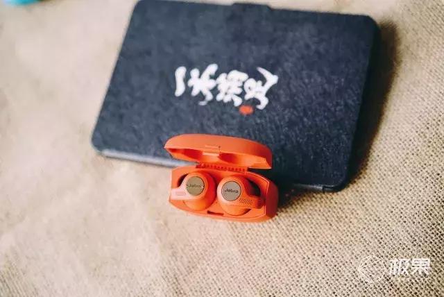 真无线耳机选谁这款耳机外形亮骚还降噪音质续航是亮点